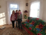 Swetlana, Frau P. und Katja im neuen Wohnzimmer
